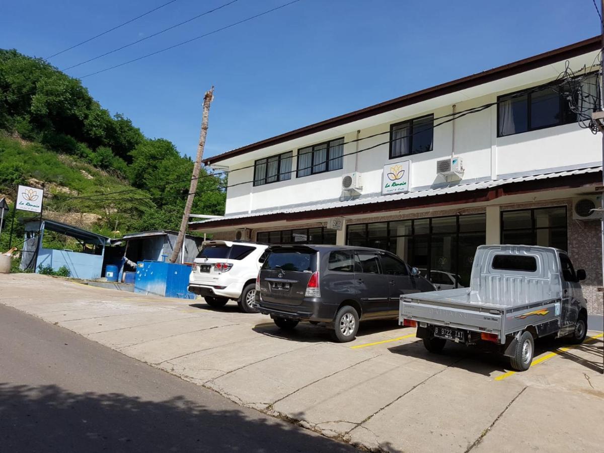Hotel Larensia Labuan Bajo Εξωτερικό φωτογραφία