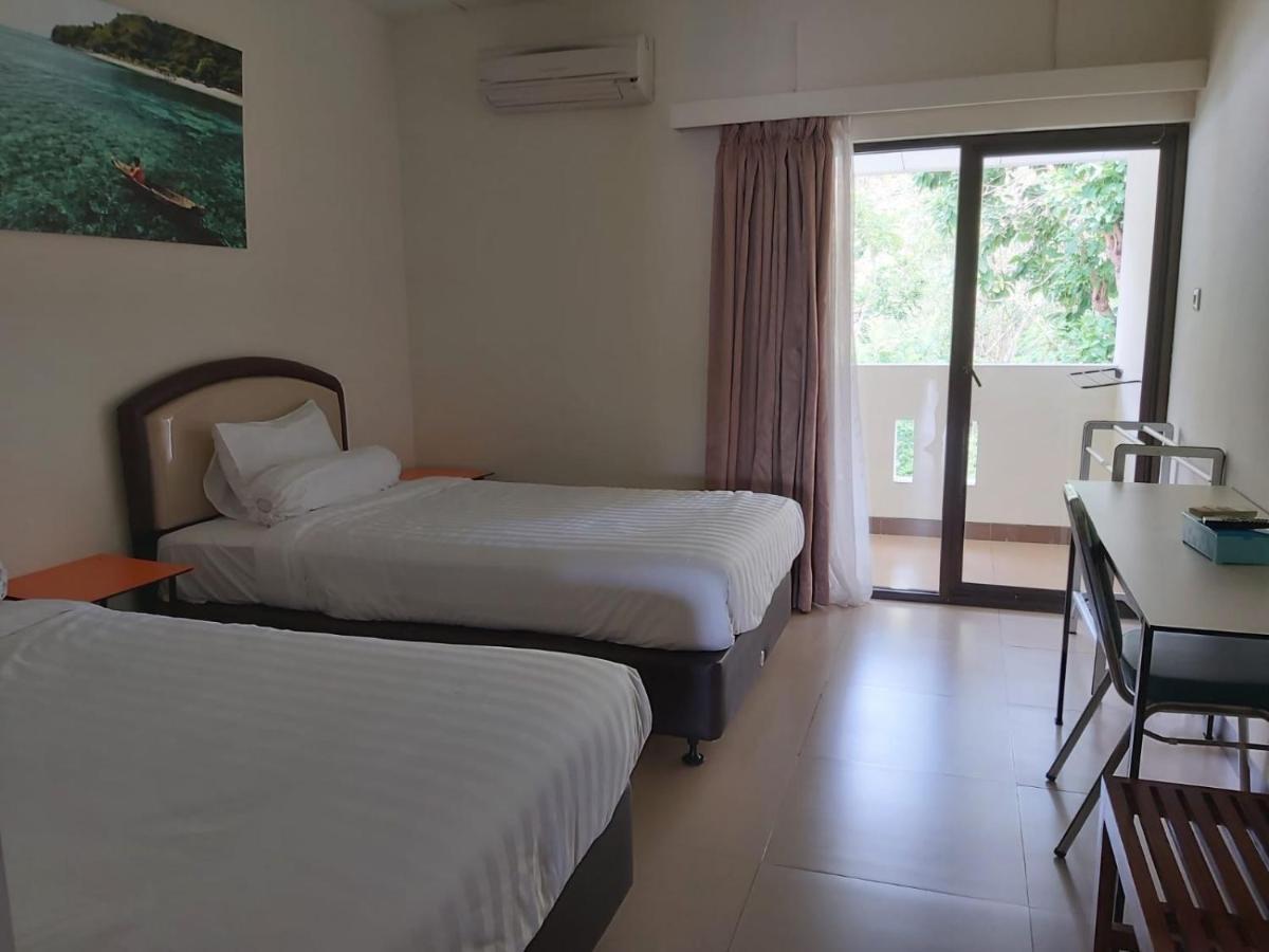 Hotel Larensia Labuan Bajo Εξωτερικό φωτογραφία
