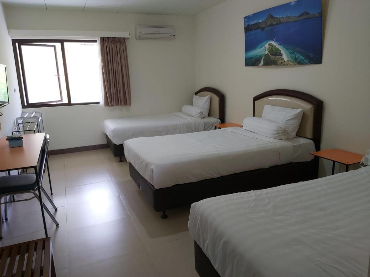 Hotel Larensia Labuan Bajo Εξωτερικό φωτογραφία